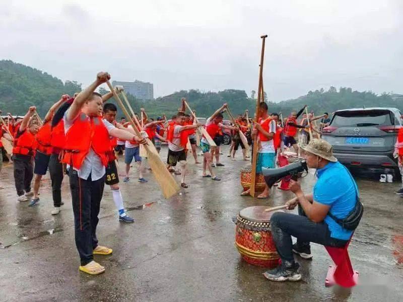 惊心动魄比赛镜花水月，全场观众尽情欢呼呐喊