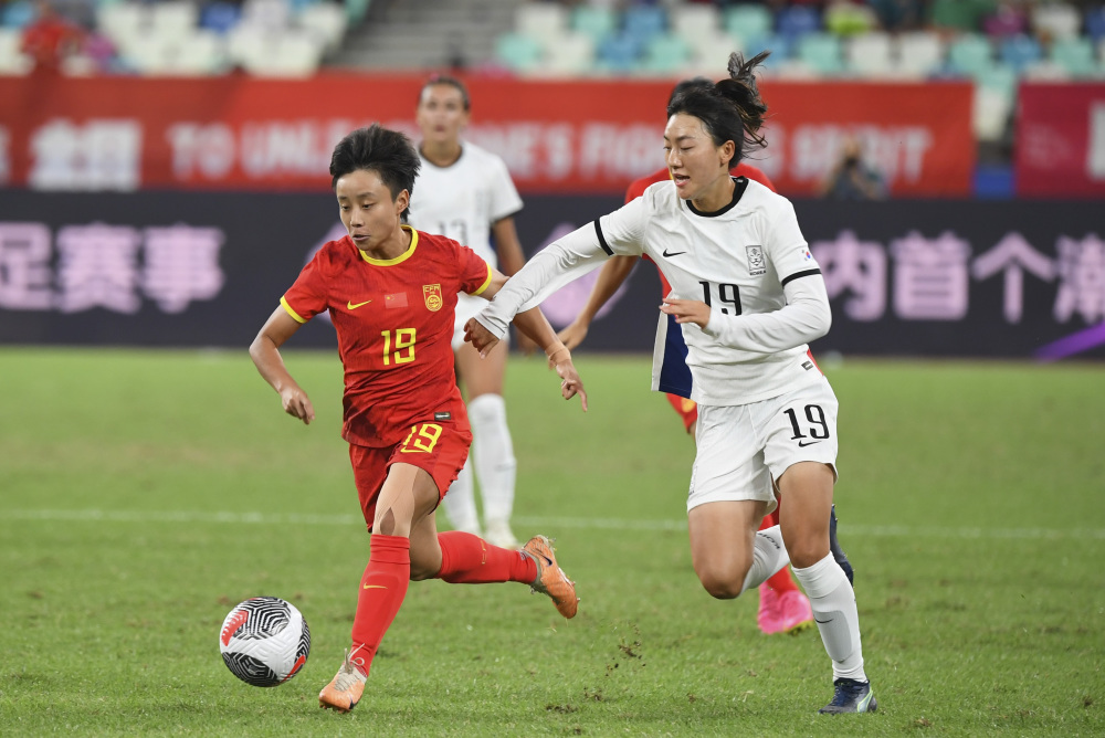 韩国女足队在比赛中表现稳定，取得连胜