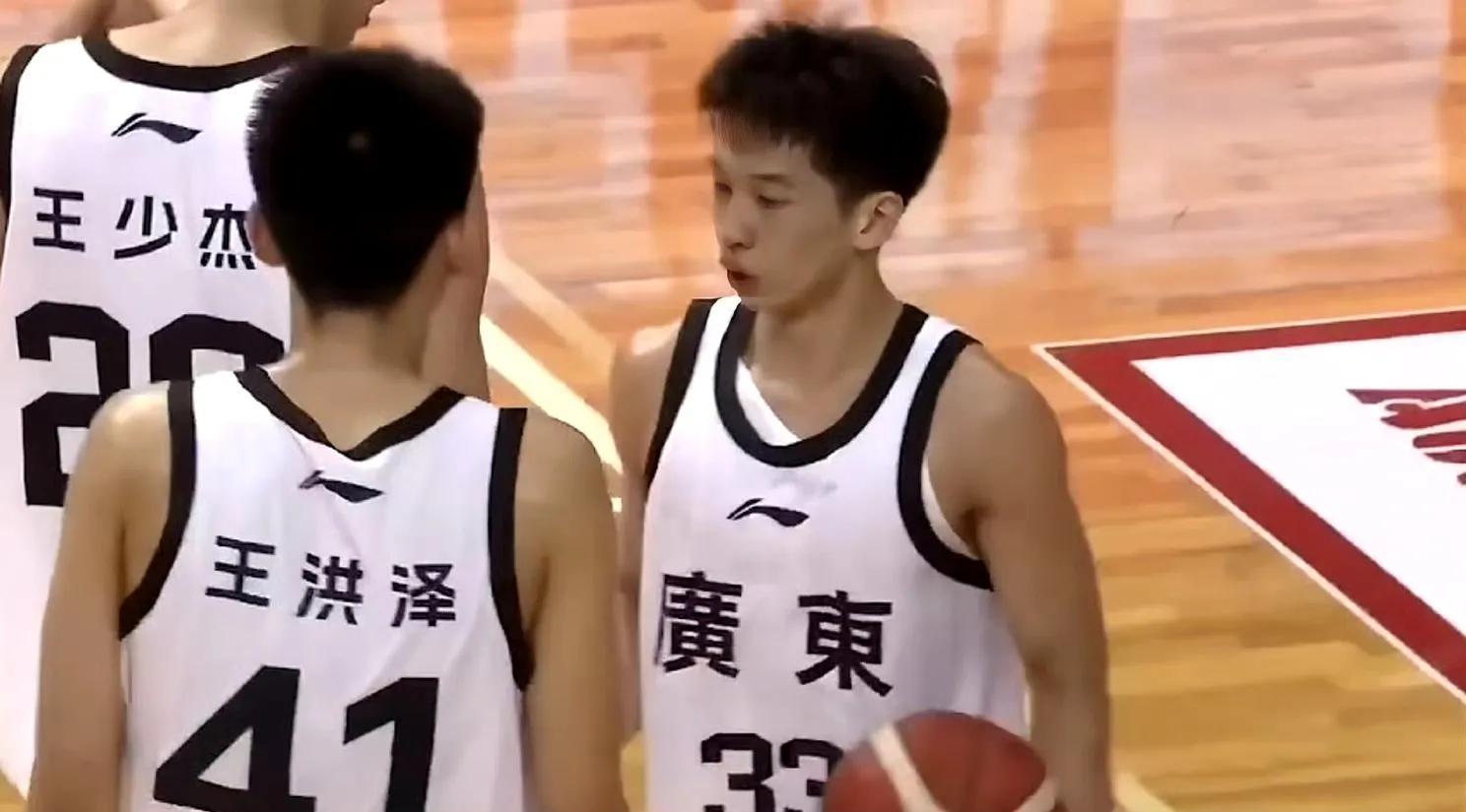 全国篮球锦标赛黑山男队突破夺冠