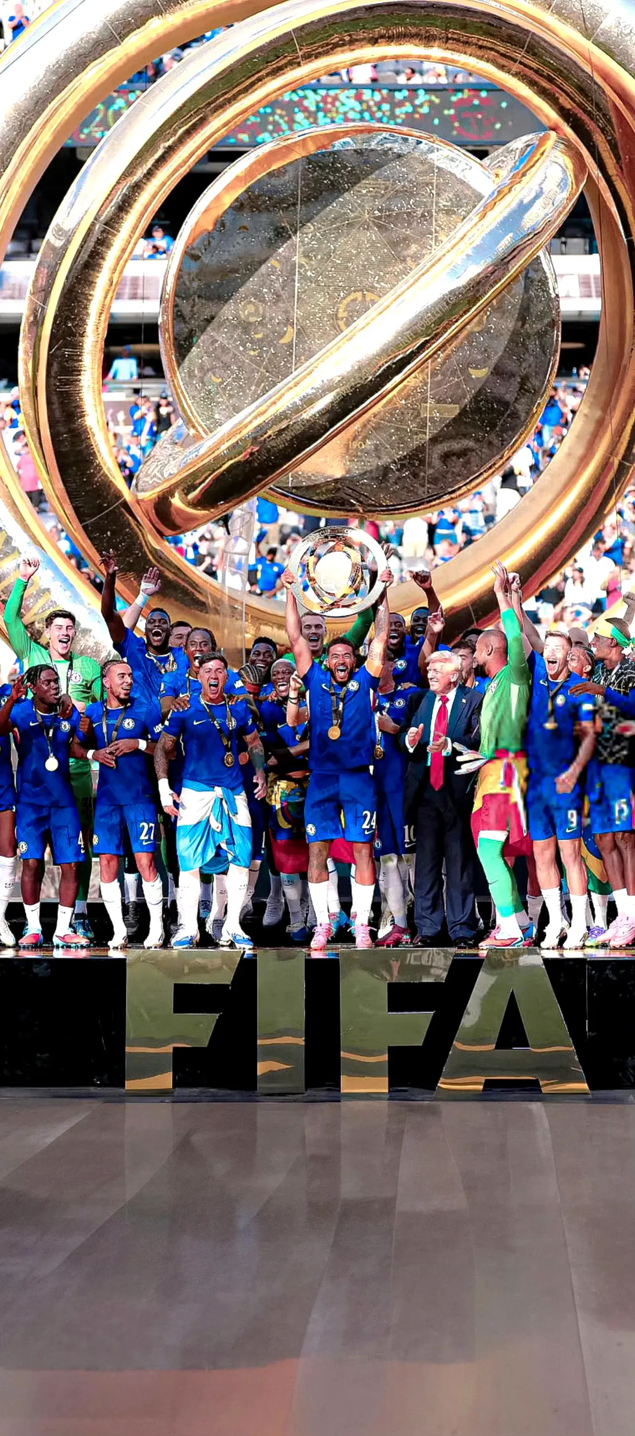 开云体育在线-梦幻夜晚！切尔西逆转取胜，英超冠军梦加速