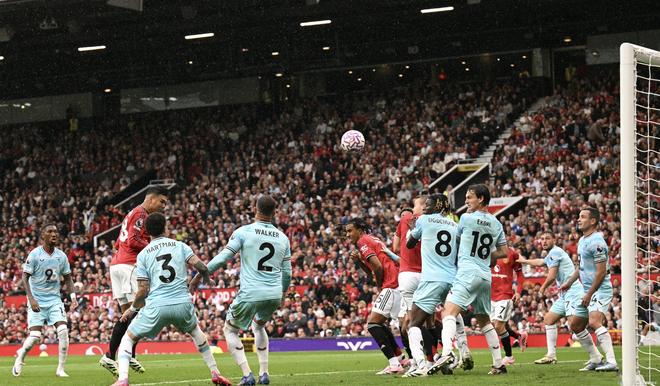 梦幻夜晚！切尔西逆转取胜，英超冠军梦加速