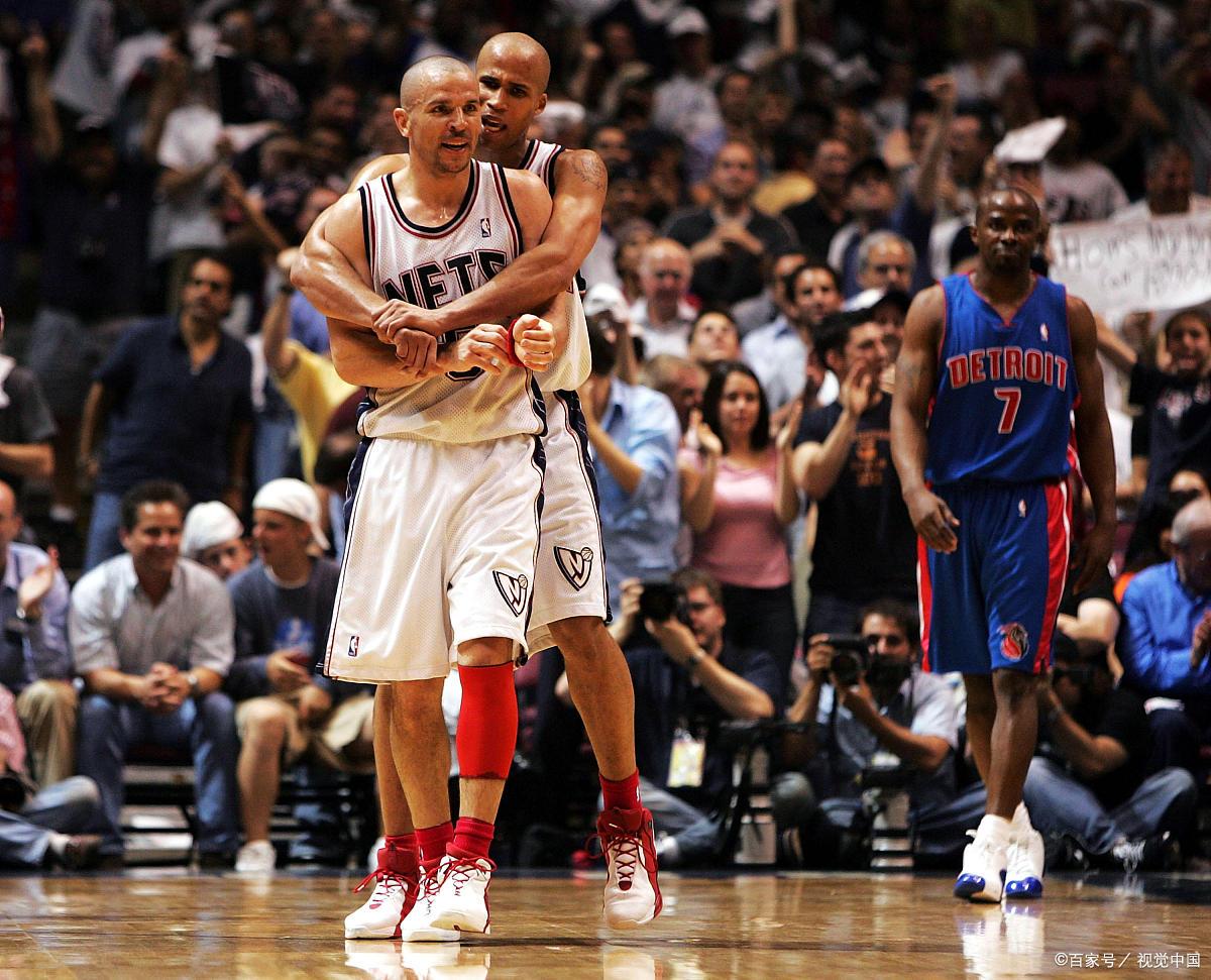 开云官网-活塞锋线表现抢眼，成功击退对手