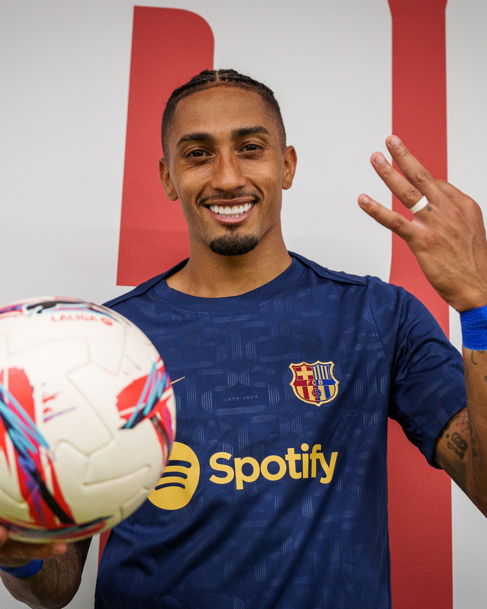 足球盛宴：格拉纳达迎战巴拉多利德