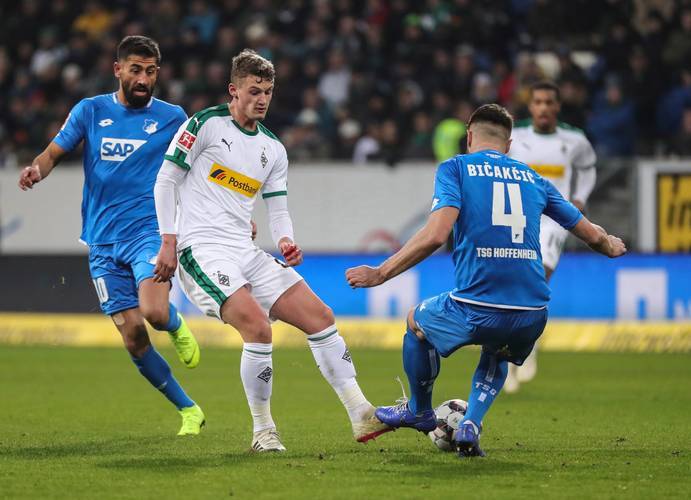 门兴格拉德巴赫客场战胜沙尔克04,实现反弹 门兴格拉德巴赫客场战胜沙尔克04,实现反弹