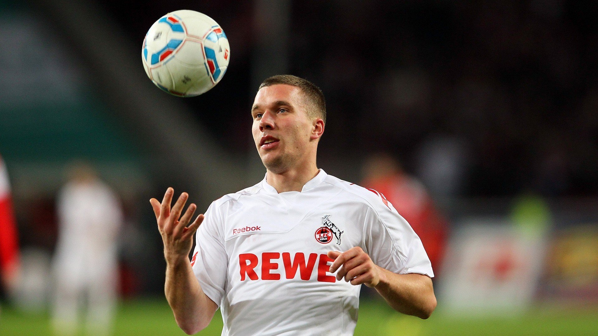 开云体育在线-塞维利亚的夜晚，奥利维耶，独舞于巴黎脉动之间的节拍器