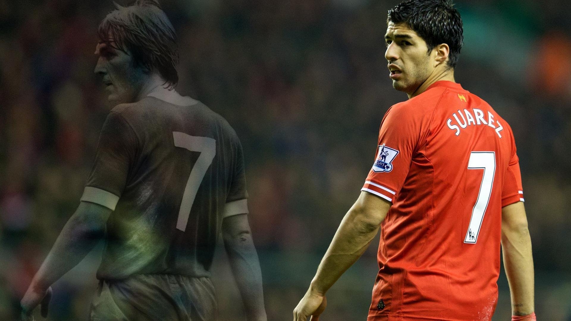 绿茵鏖战映孤影，银球无声破长夜