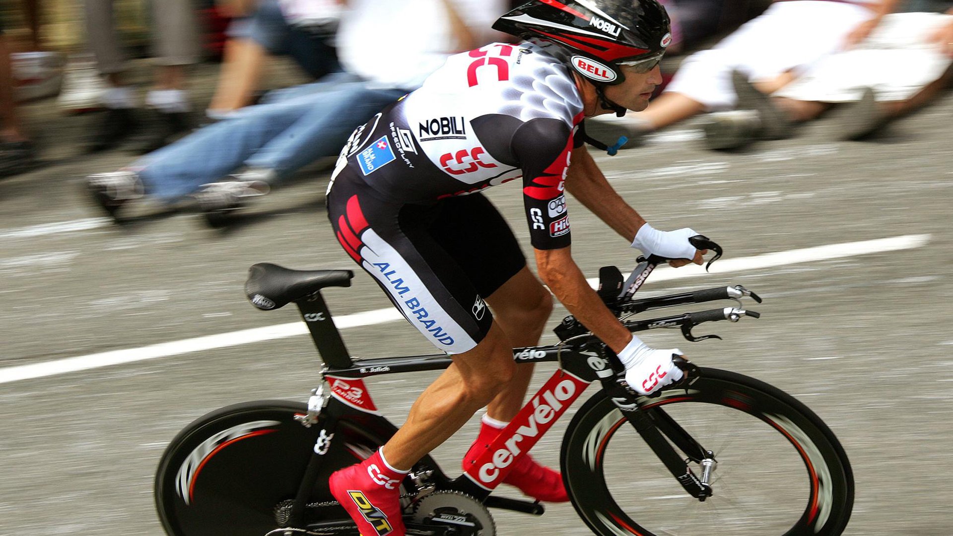 开云体育-平行宇宙中的上海尖叫，周冠宇率法拉利在魔都主场碾压梅赛德斯